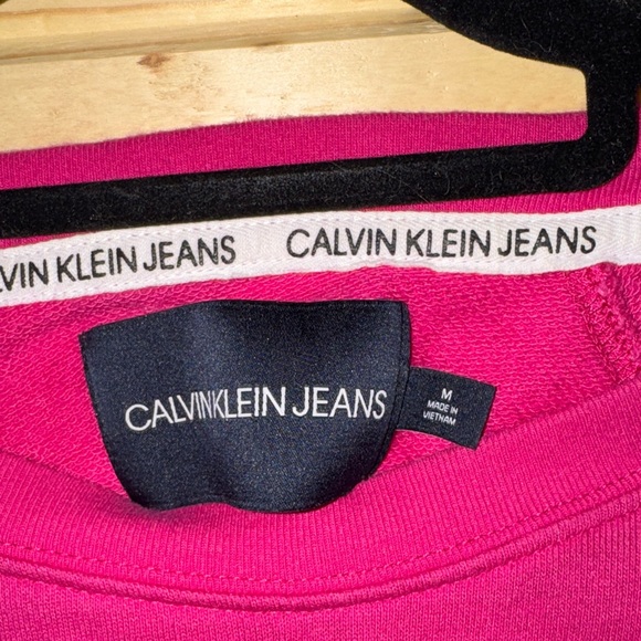 Calvin Klein Fuchsia Crop Top with White Logo - Picture 3 of 8